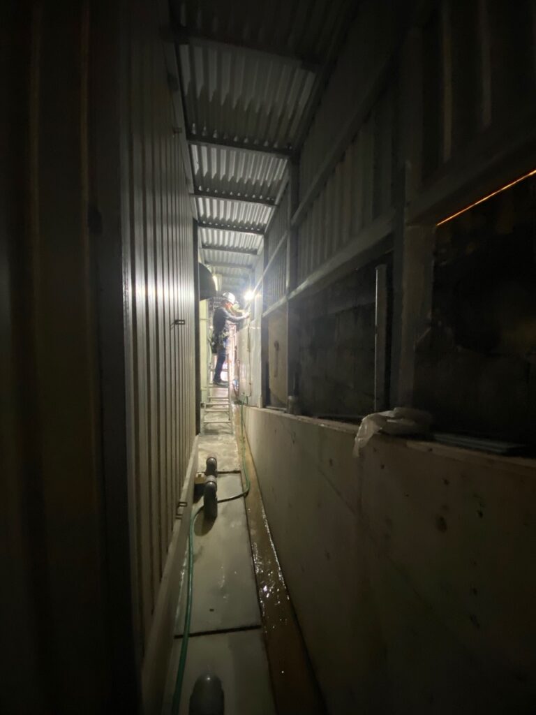 裏側通路照明が付いた