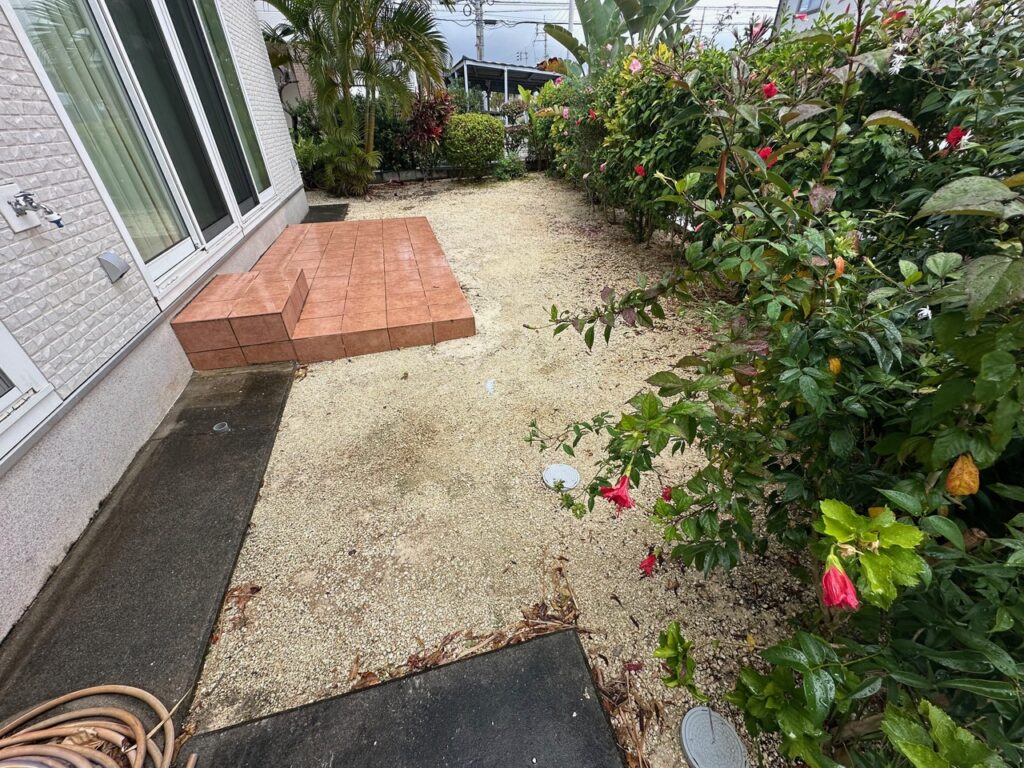 草なしくん施工1年後 雑草生えてない 沖縄の雑草対策