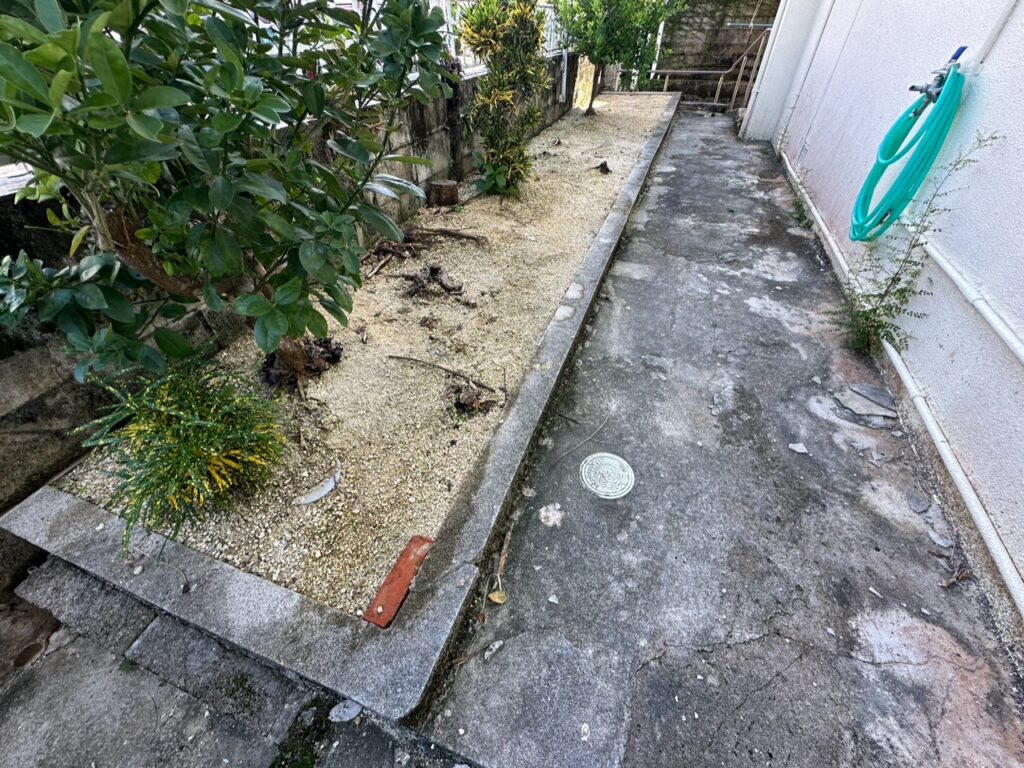 草なしくん施工後２年　樹木は成長　雑草対策