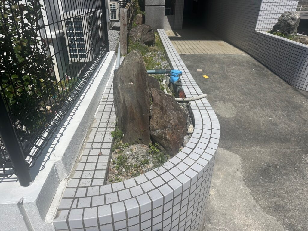 花壇雑草 施工前 管理物件