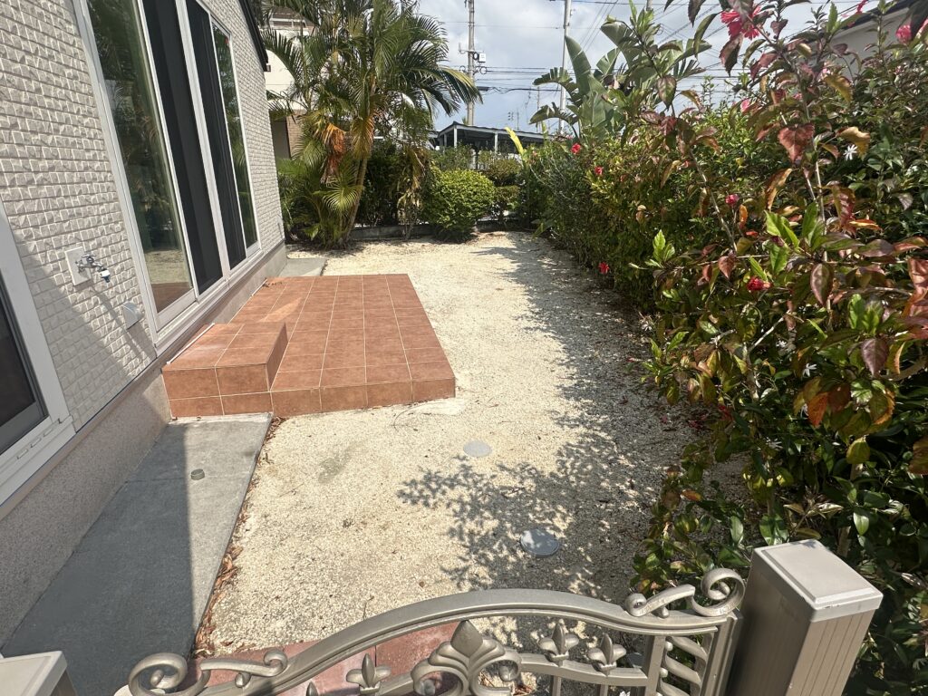 草なしくん施工後２年経過　樹木はそのまま　雑草生えてません