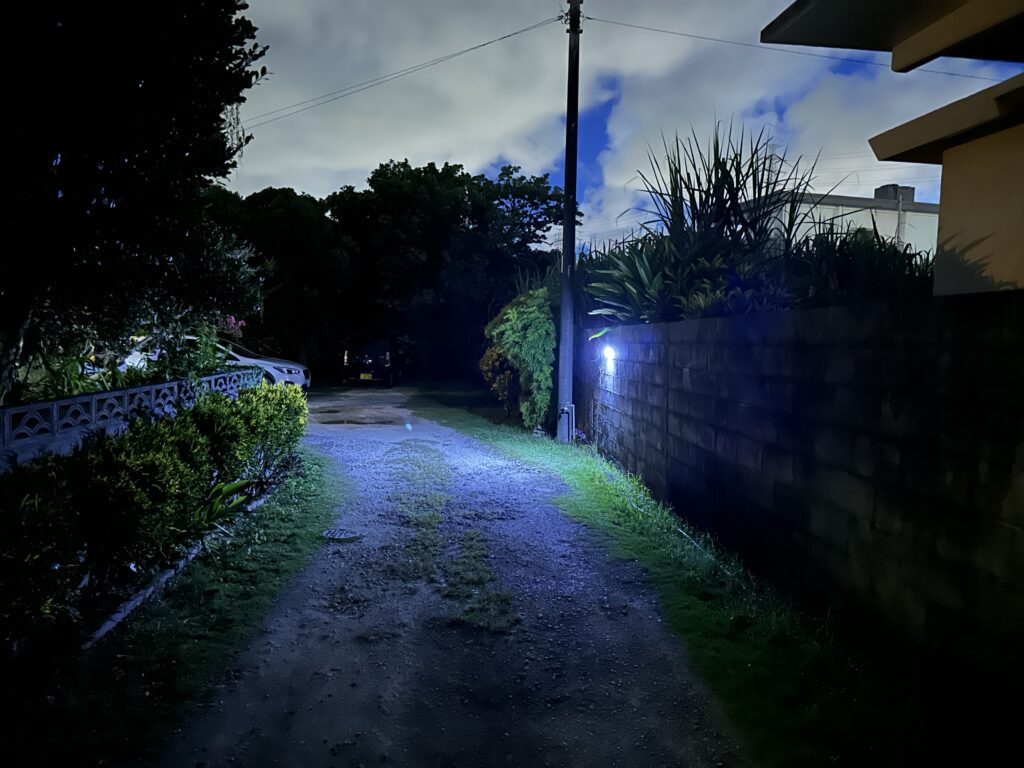 外灯　防犯対策　センサー付きライト