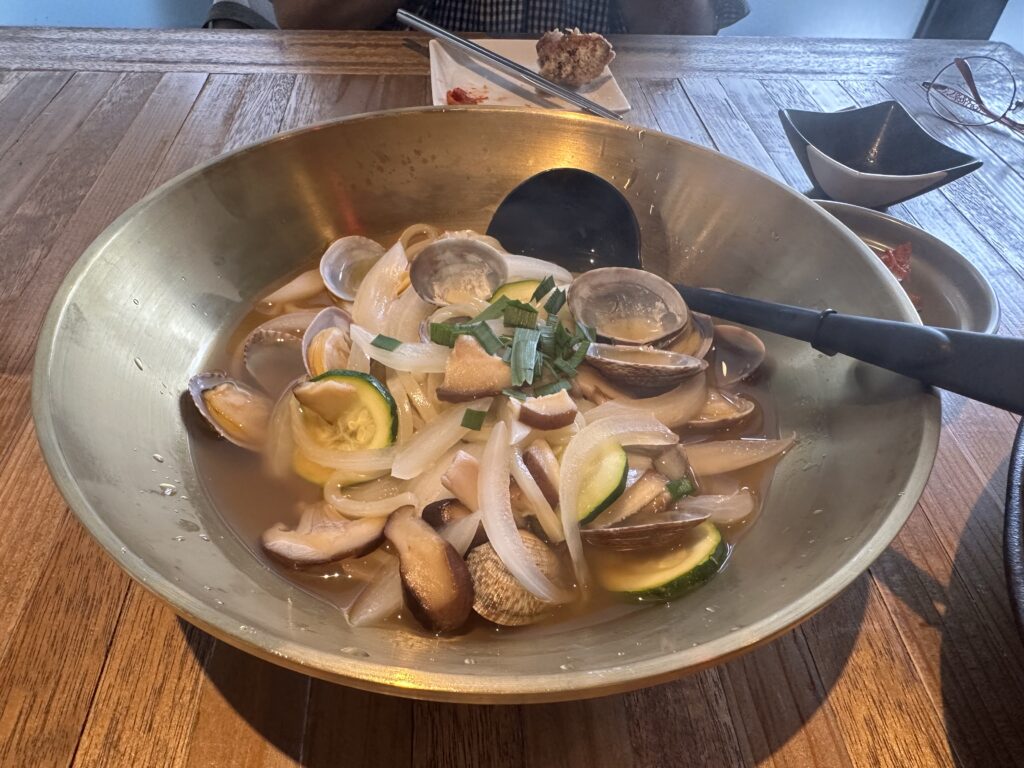 韓国うどん　あさりたっぷり　韓国料理