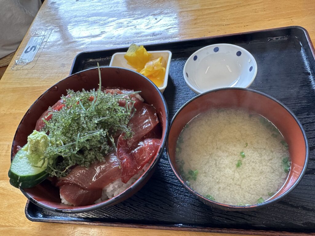 海鮮食堂　マグロ漬け丼　沖縄