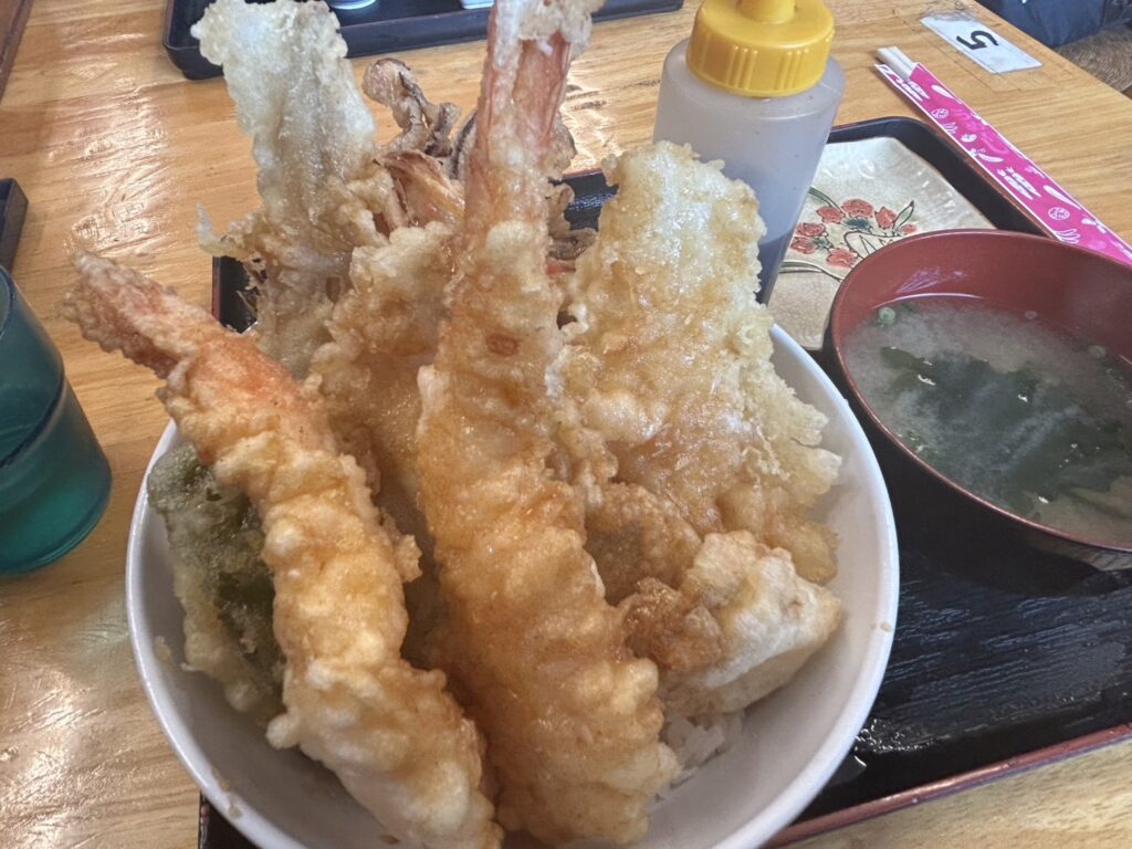 海鮮天丼　浦添市牧港　エビ天ぷら
