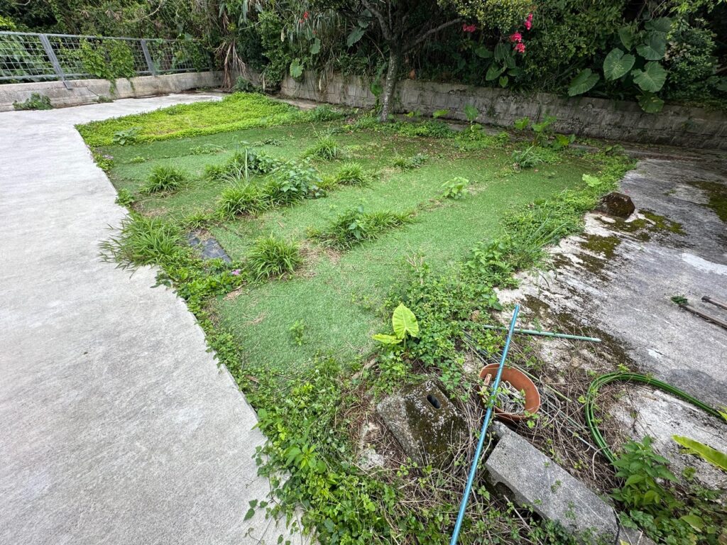 雑草対策　人工芝　防草シート