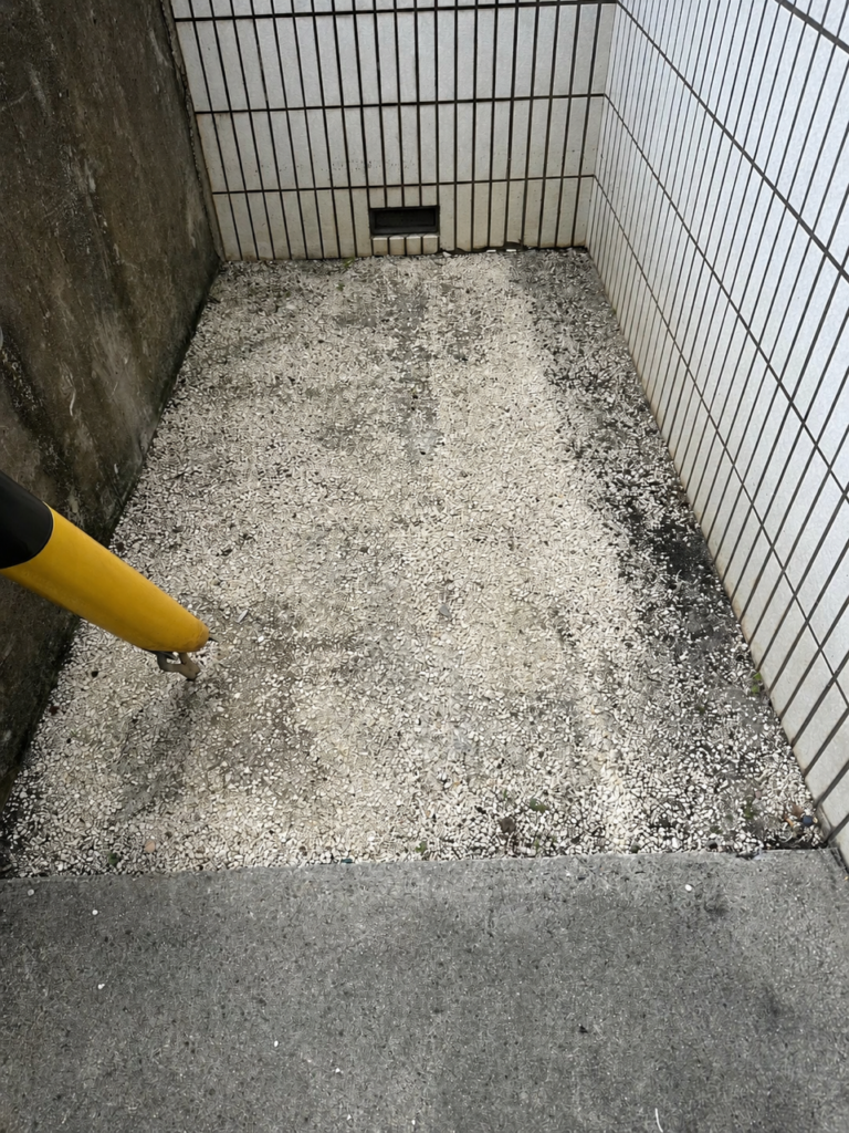 施工後２年経過　雑草生えない　雑草対策