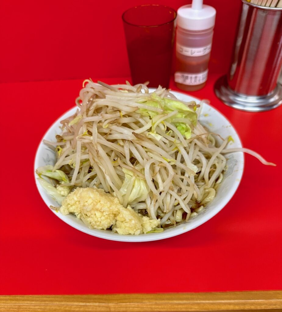 ラーメン二郎沖縄店　野菜　にんにく
