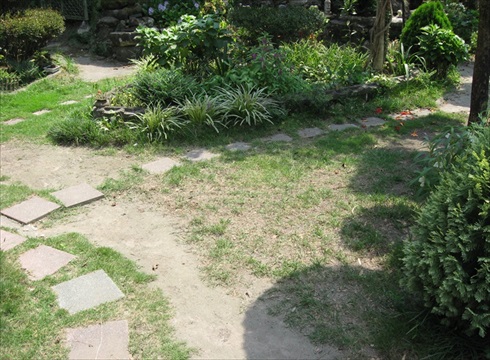 草なしくん庭の施工事例施工前